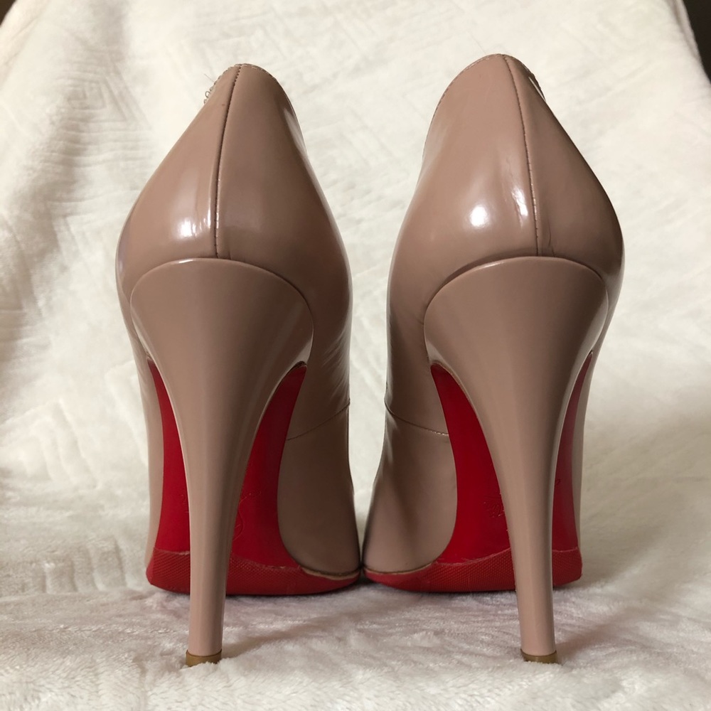 NWOT Christian Louboutin Nude Heels (EUC)